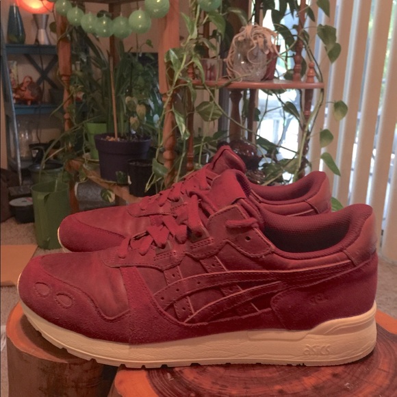 Other - ASICS Ontisuka Tigers Size 9.5 Mens!